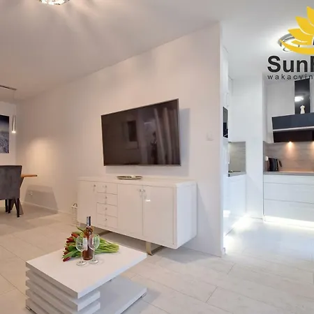 Sunflowers Apartament Leo Grey W Kolobrzegu * Колобжег